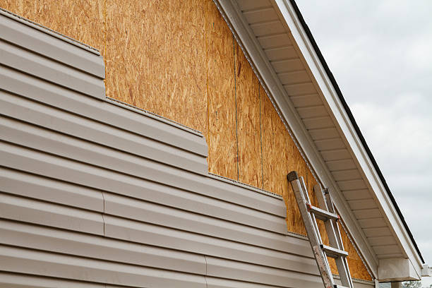 Professional Wood Siding technician working in Brookfield, OH